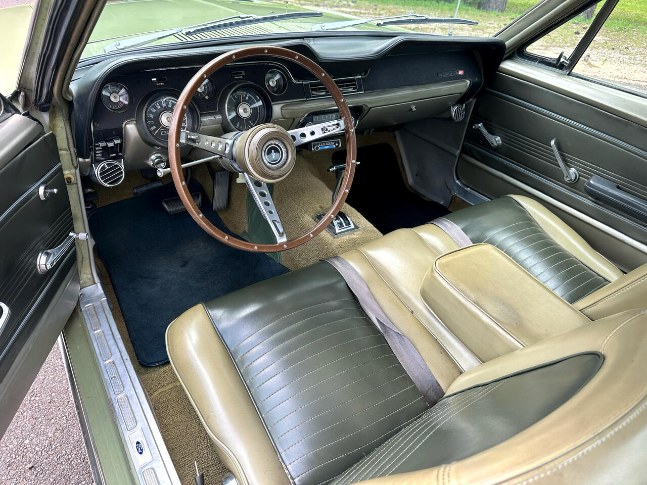 Ford-Mustang-1967-Sedan-15