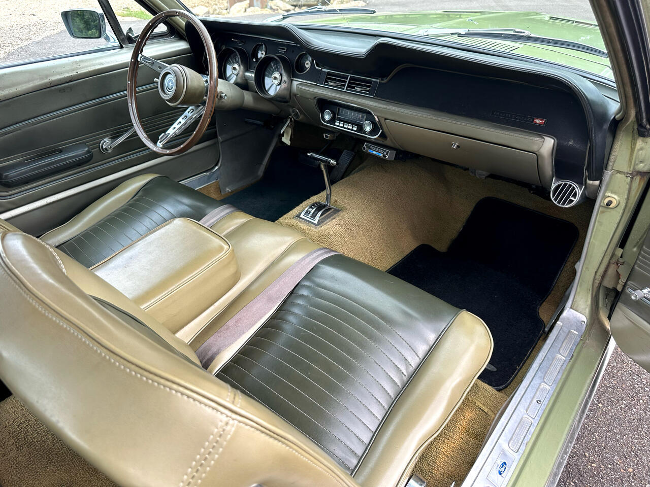 Ford-Mustang-1967-Sedan-16