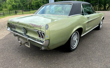 Ford-Mustang-1967-Sedan-3