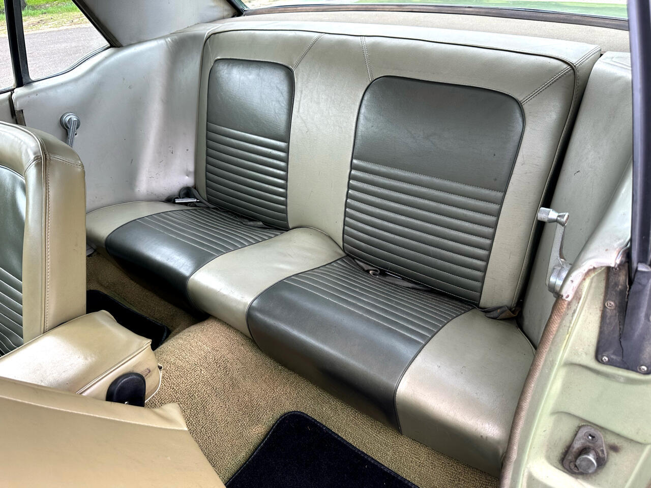 Ford-Mustang-1967-Sedan-9