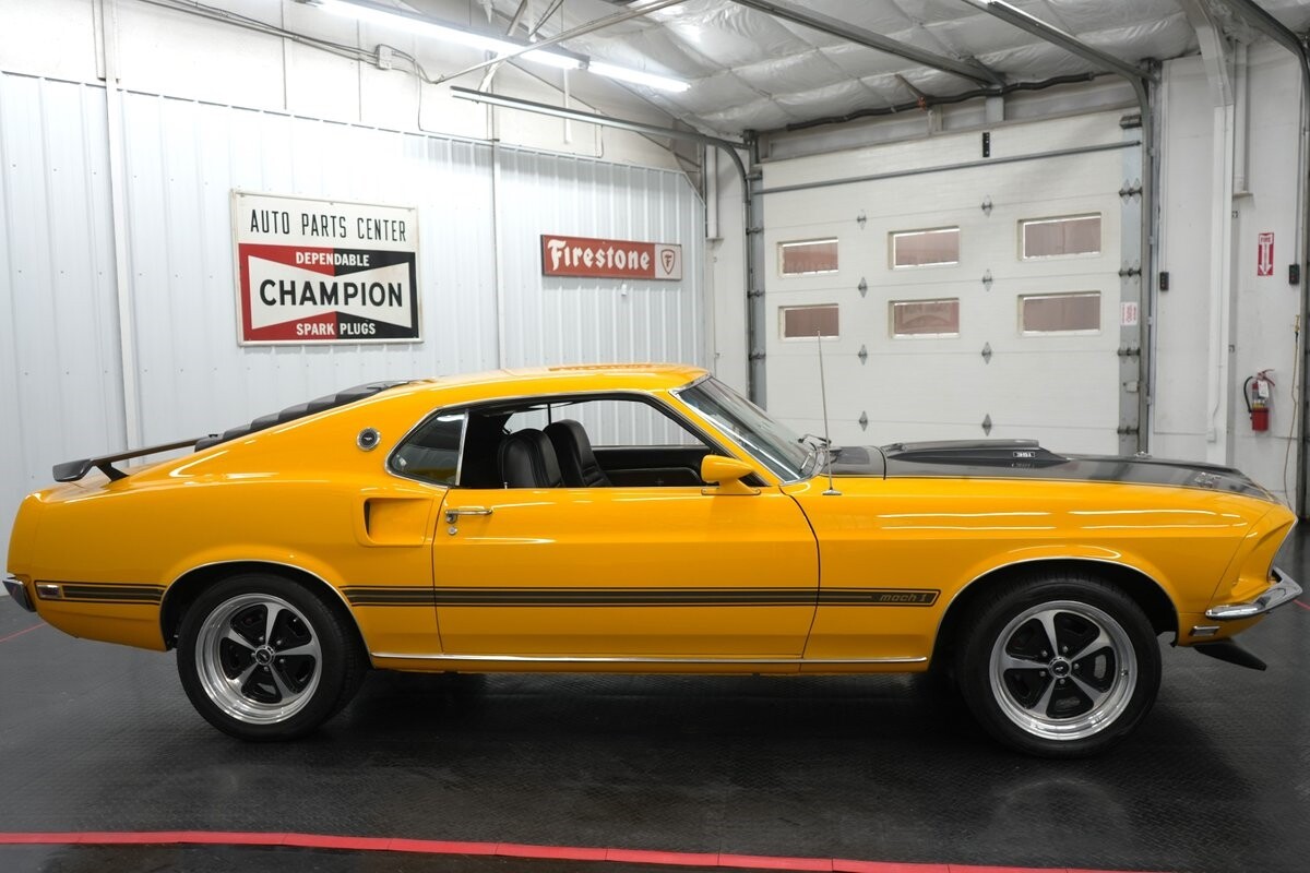 Ford-Mustang-1969-17