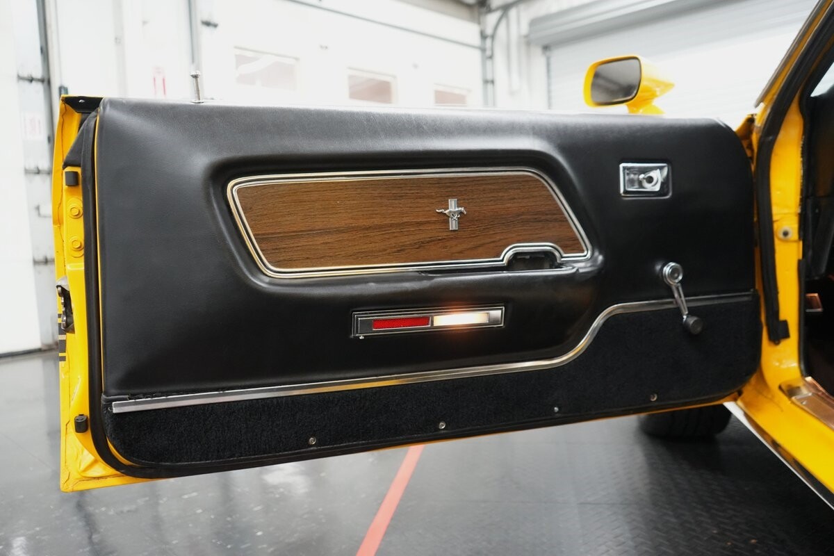 Ford-Mustang-1969-37