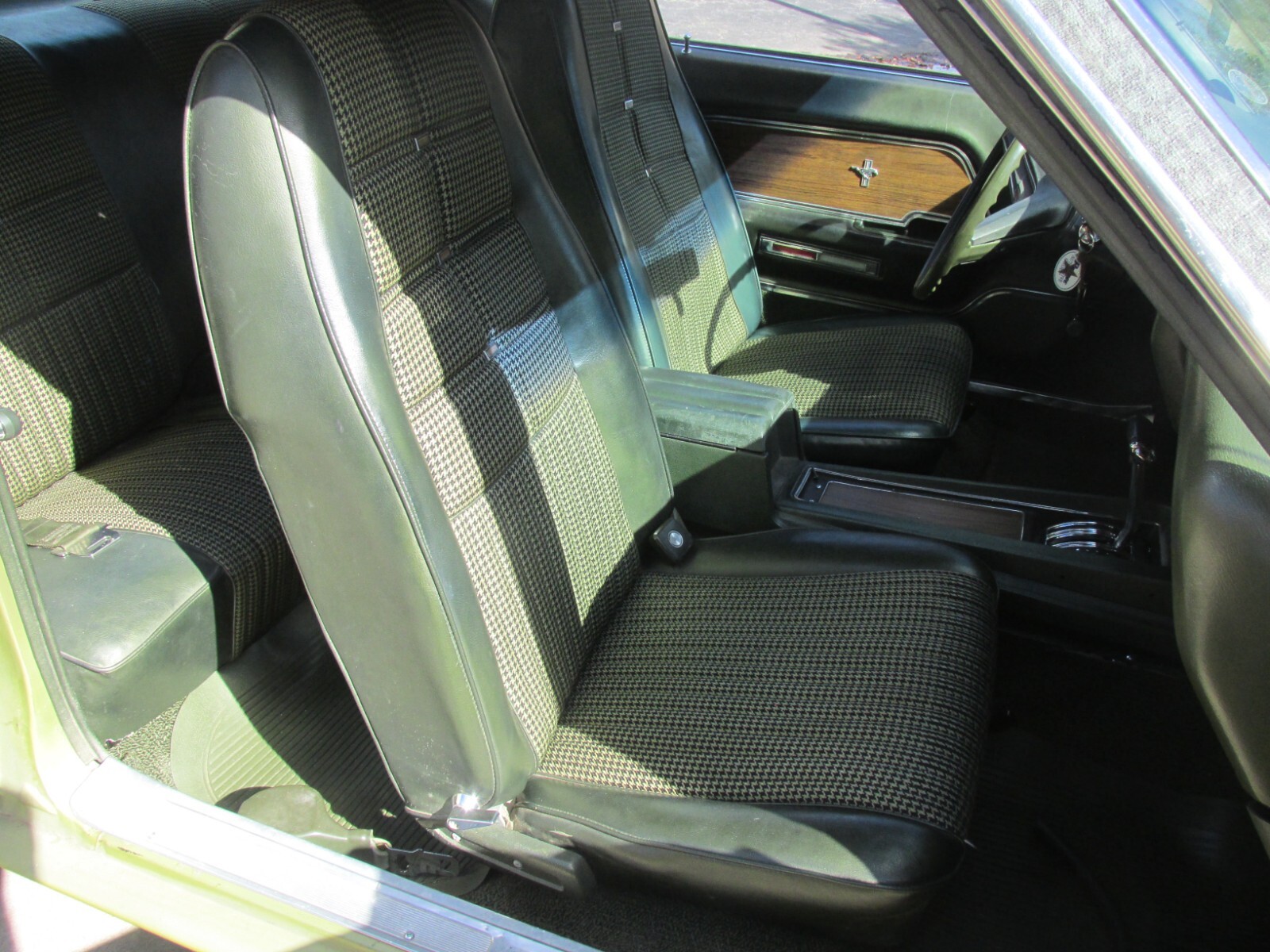 Ford-Mustang-1970-Coupe-2
