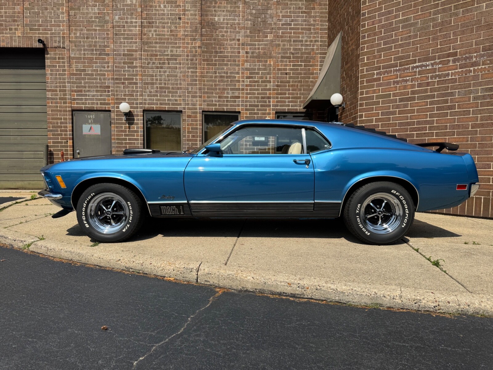 Ford-Mustang-1970-Fastback-2