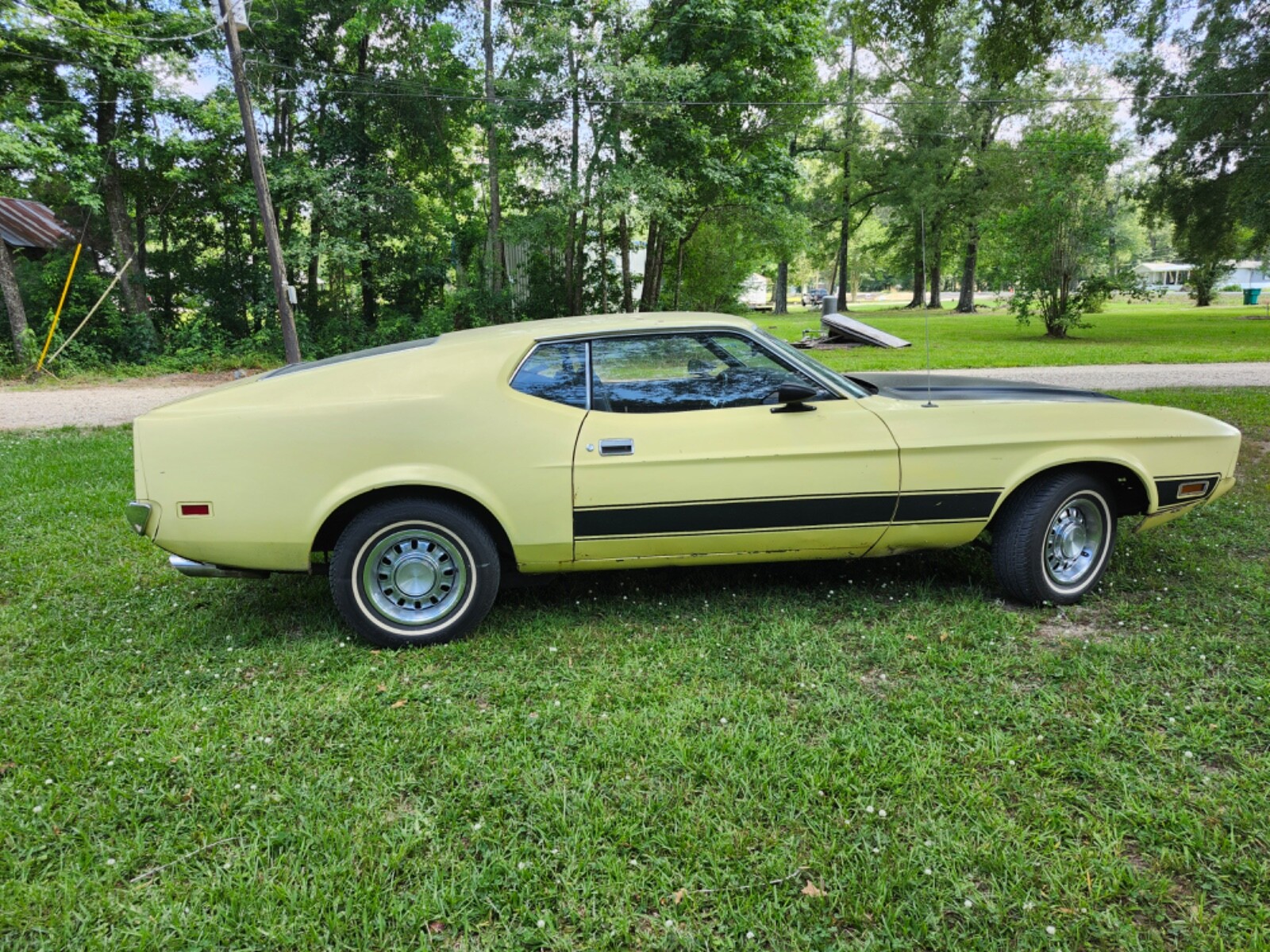 Ford-Mustang-1973-Fastback-2