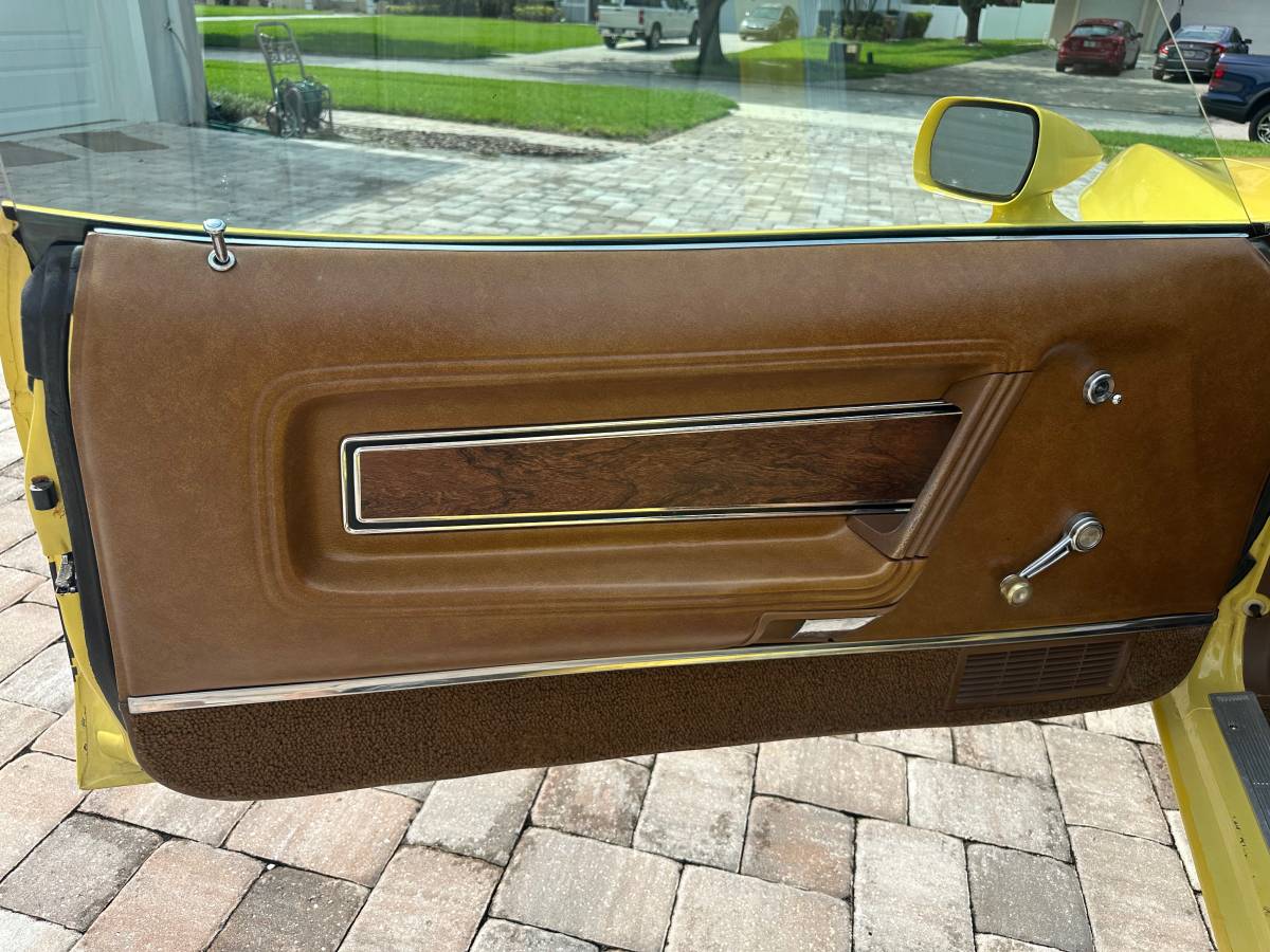Ford-Mustang-1973-yellow-10