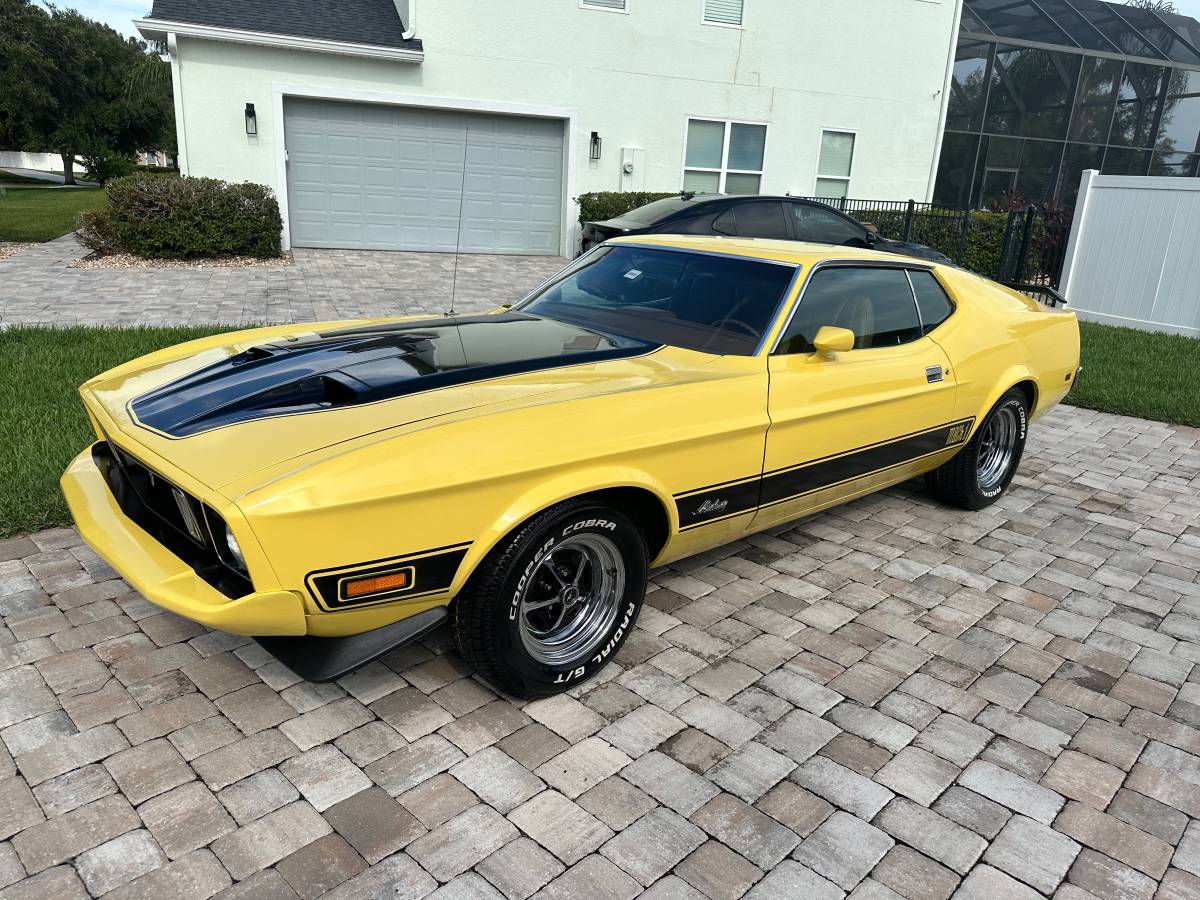 Ford-Mustang-1973-yellow-4