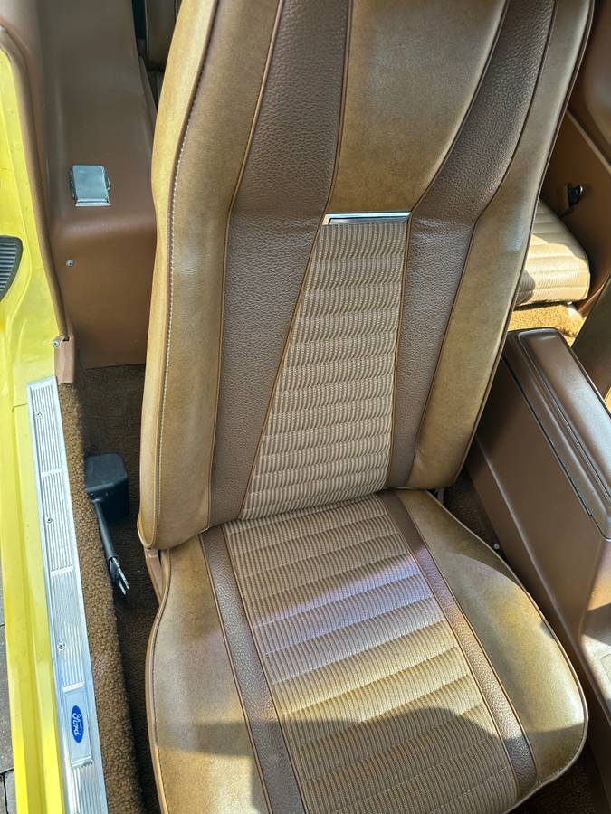 Ford-Mustang-1973-yellow-8
