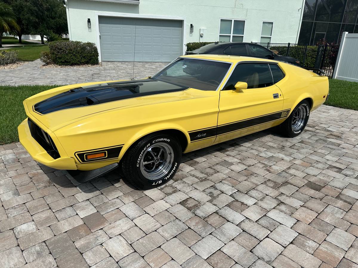 Ford Mustang  1973 yellow