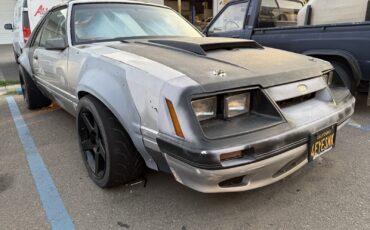 Ford-Mustang-1985-Hatchback-2