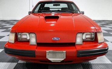 Ford-Mustang-1985-red-1