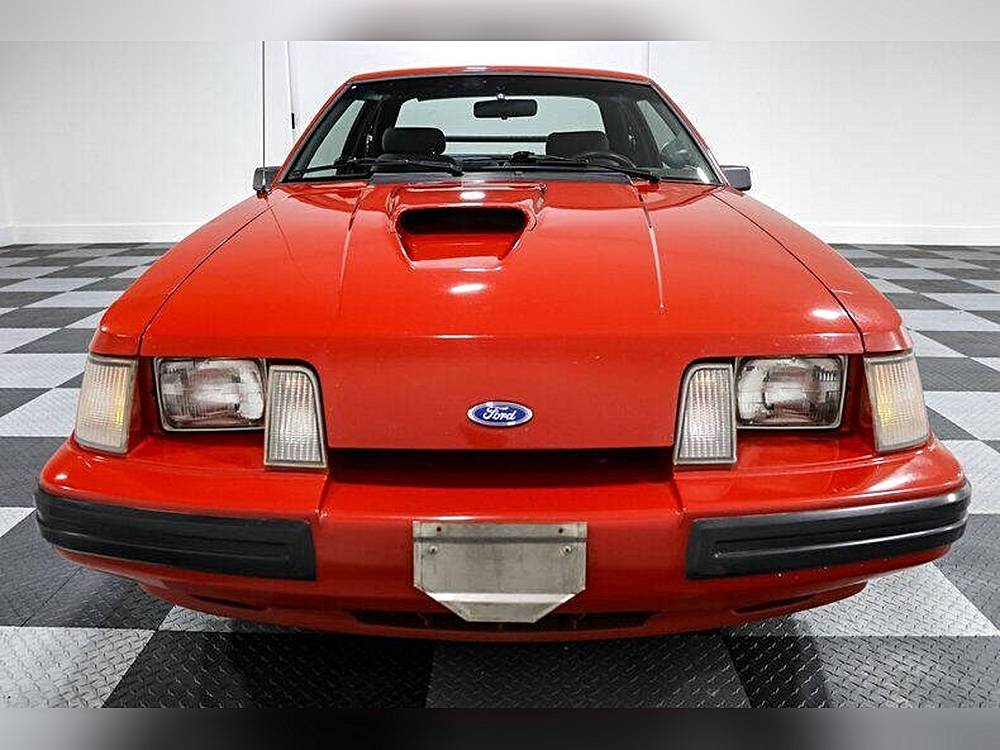 Ford-Mustang-1985-red-1