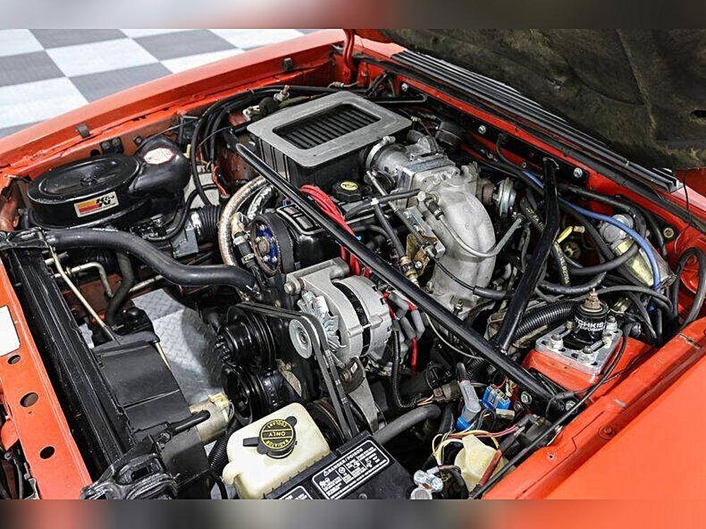 Ford-Mustang-1985-red-10
