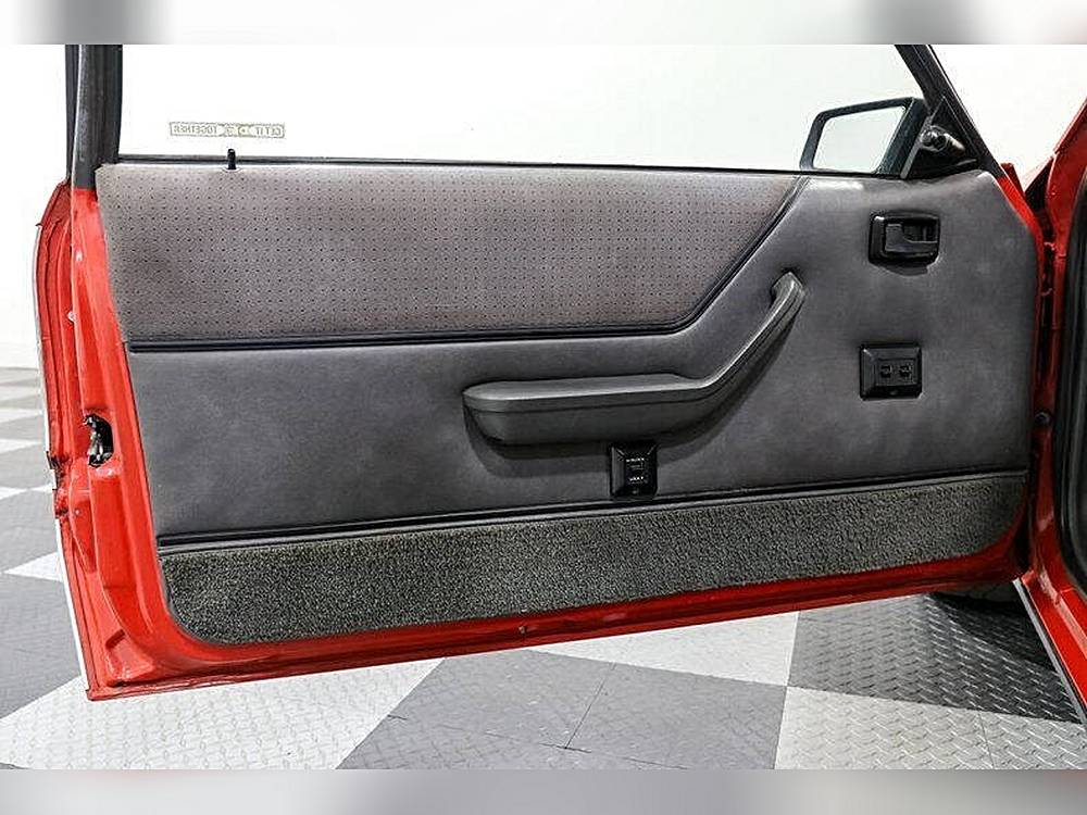 Ford-Mustang-1985-red-11