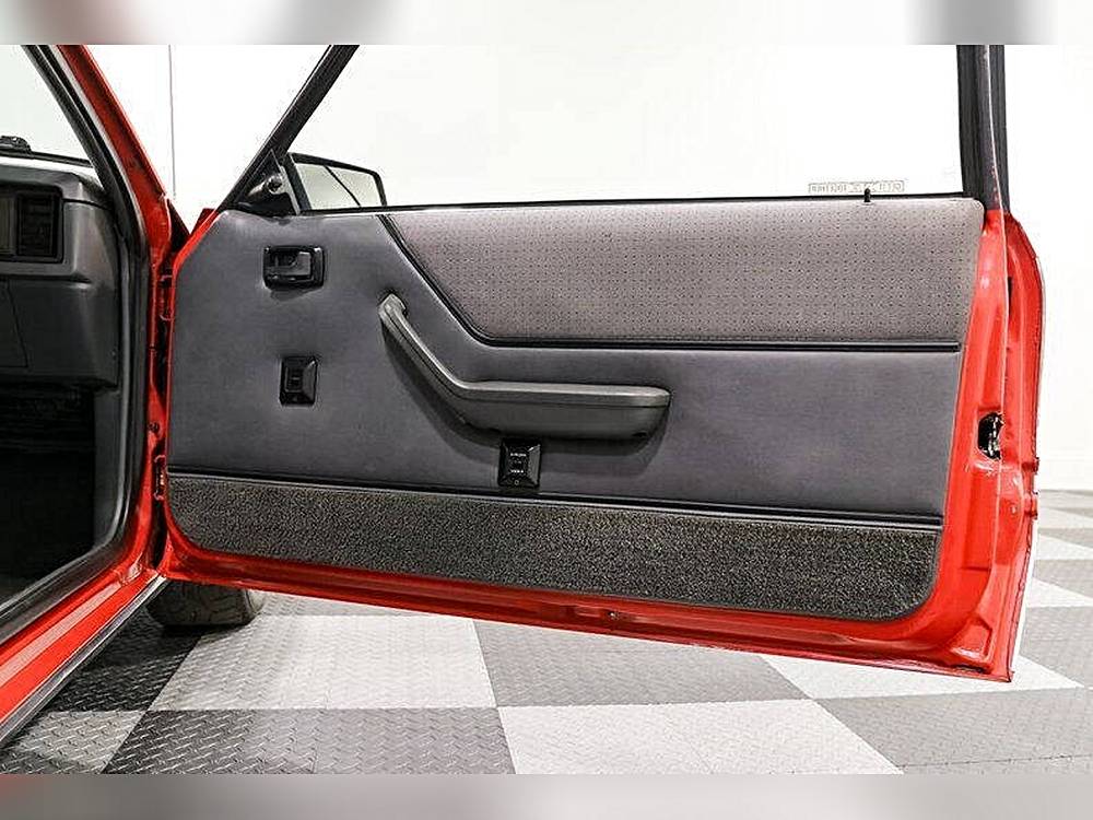 Ford-Mustang-1985-red-14