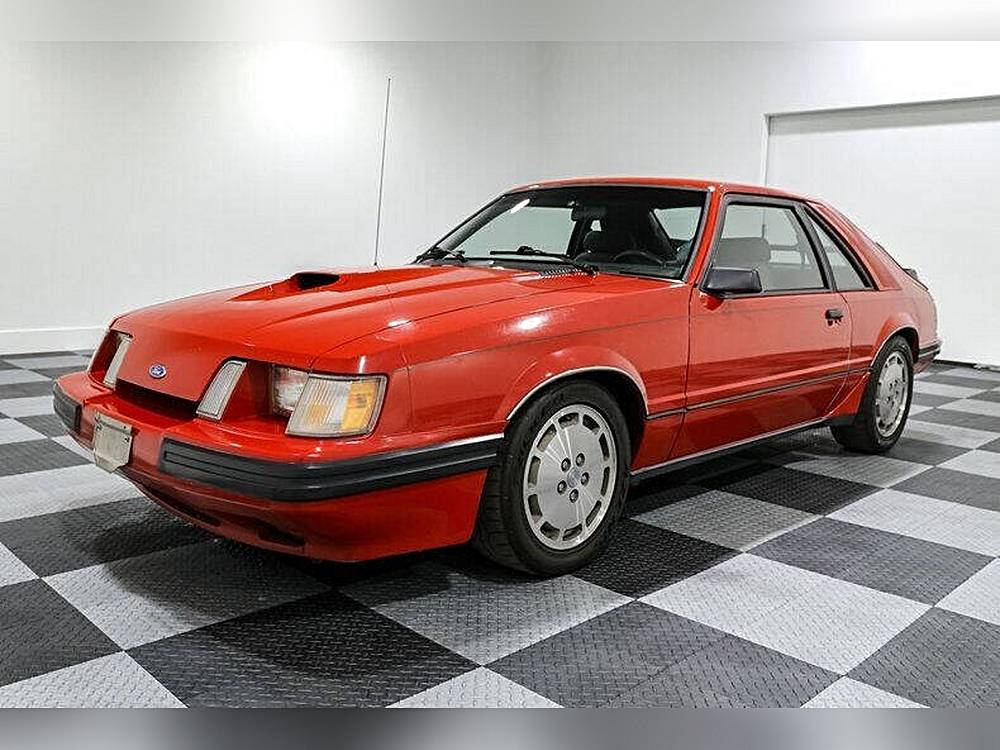 Ford-Mustang-1985-red-2