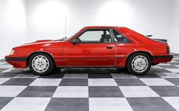 Ford-Mustang-1985-red-3