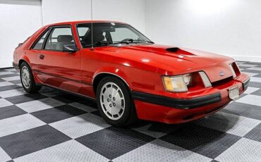 Ford-Mustang-1985-red