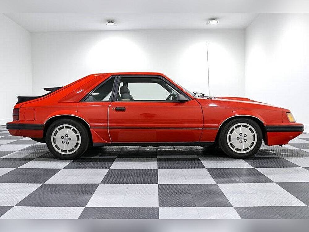 Ford-Mustang-1985-red-7