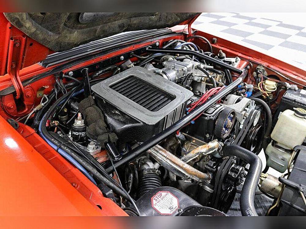 Ford-Mustang-1985-red-8