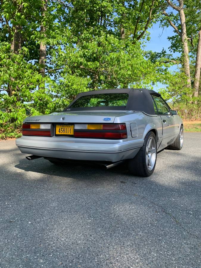 Ford Mustang  1985 silver