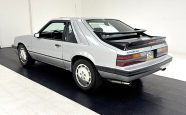 Ford-Mustang-1986-Hatchback-2