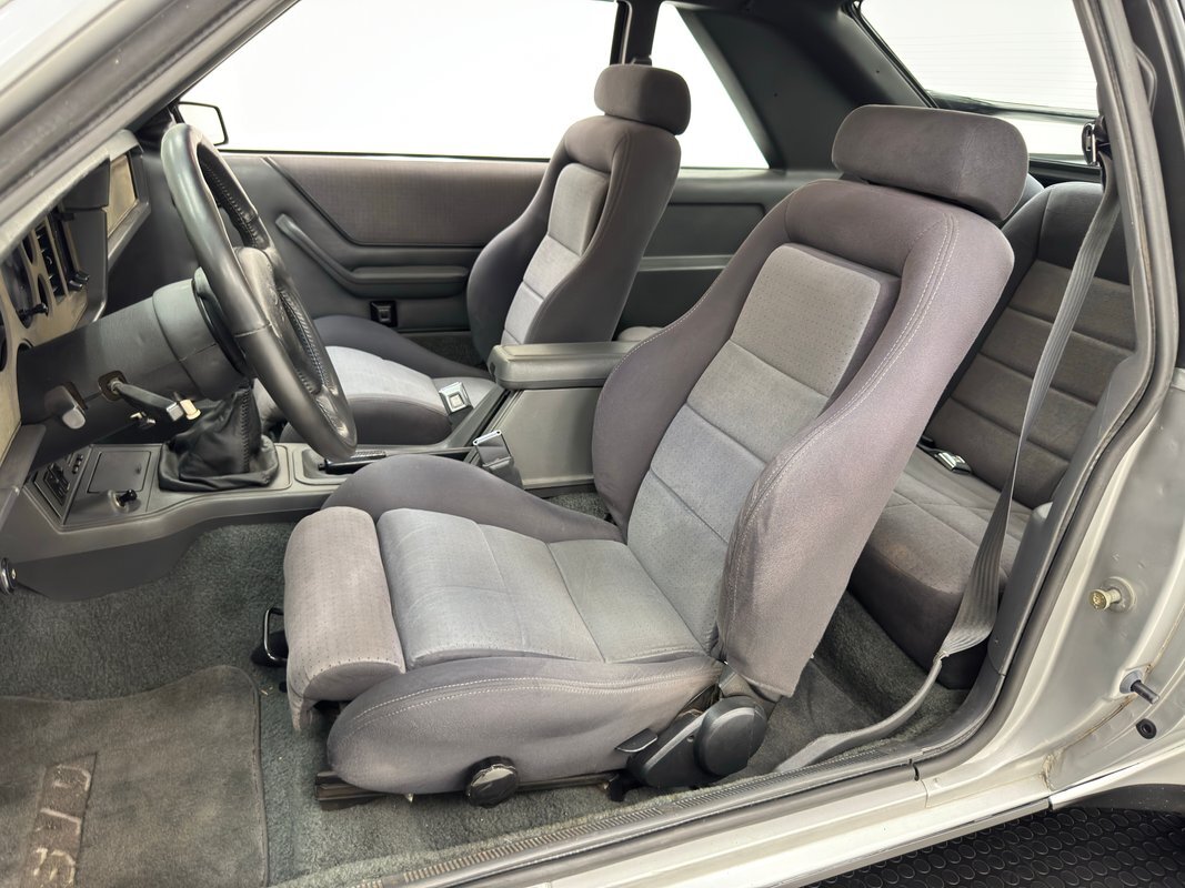 Ford-Mustang-1986-Hatchback-30