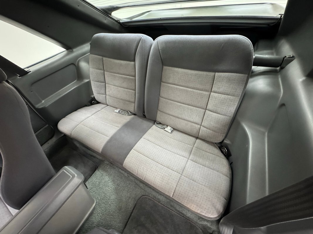 Ford-Mustang-1986-Hatchback-32