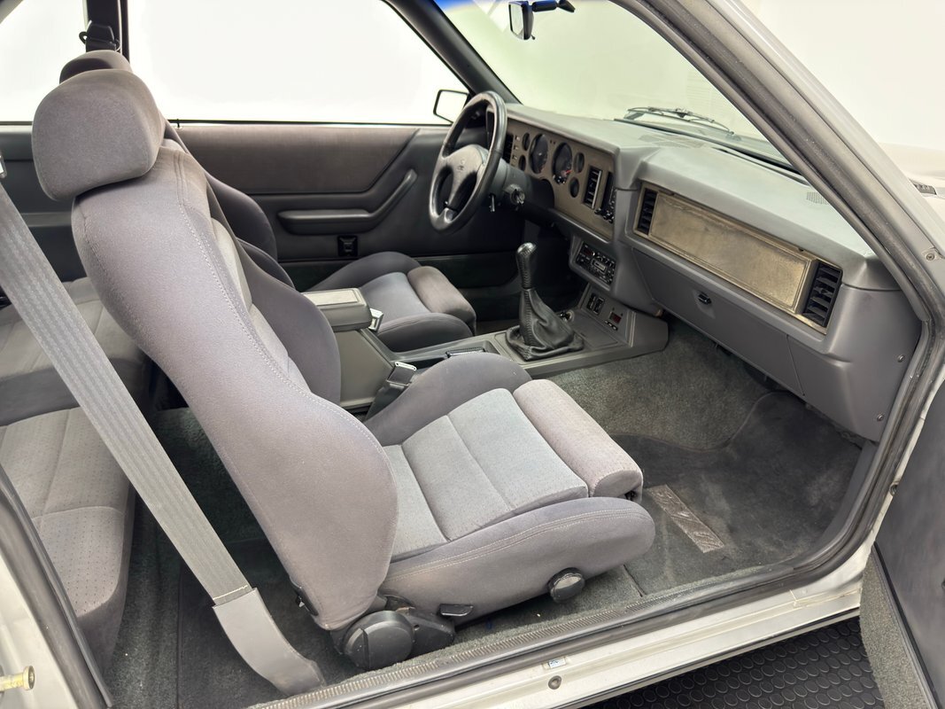 Ford-Mustang-1986-Hatchback-34