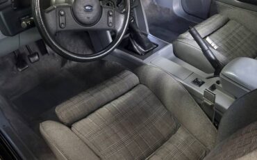Ford-Mustang-1988-black-1