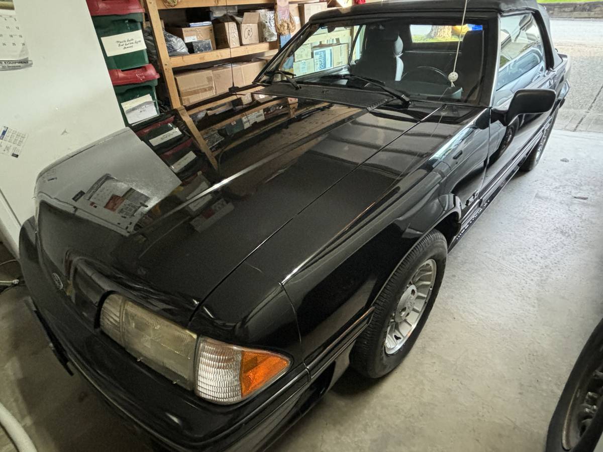 Ford-Mustang-1988-black-2
