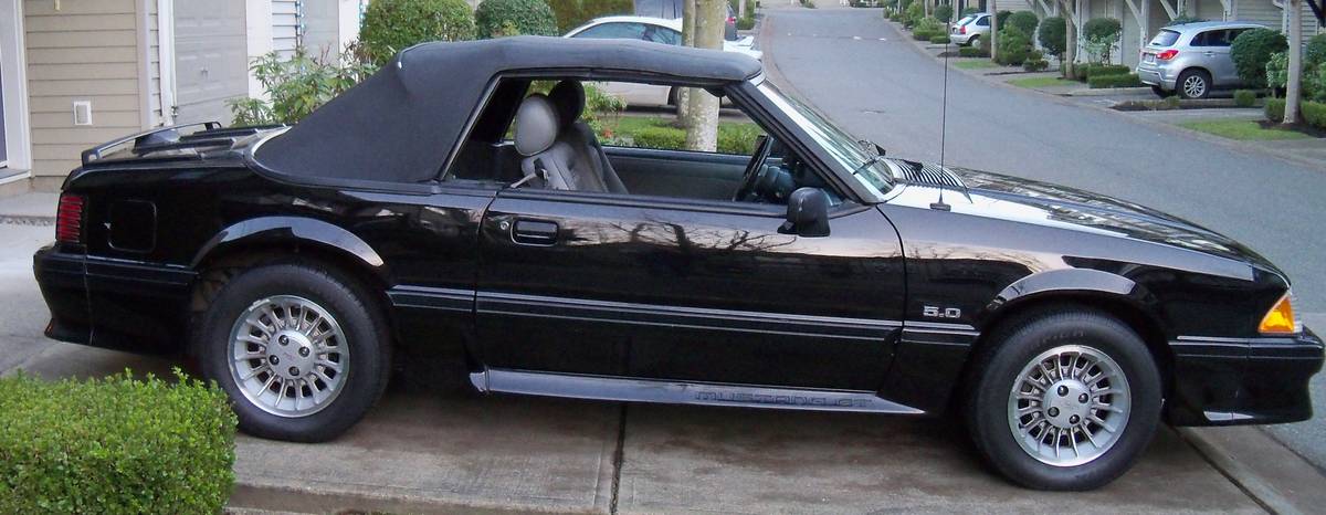 Ford Mustang  1988 black