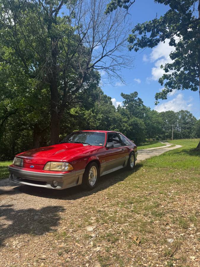 Ford Mustang  1988 red