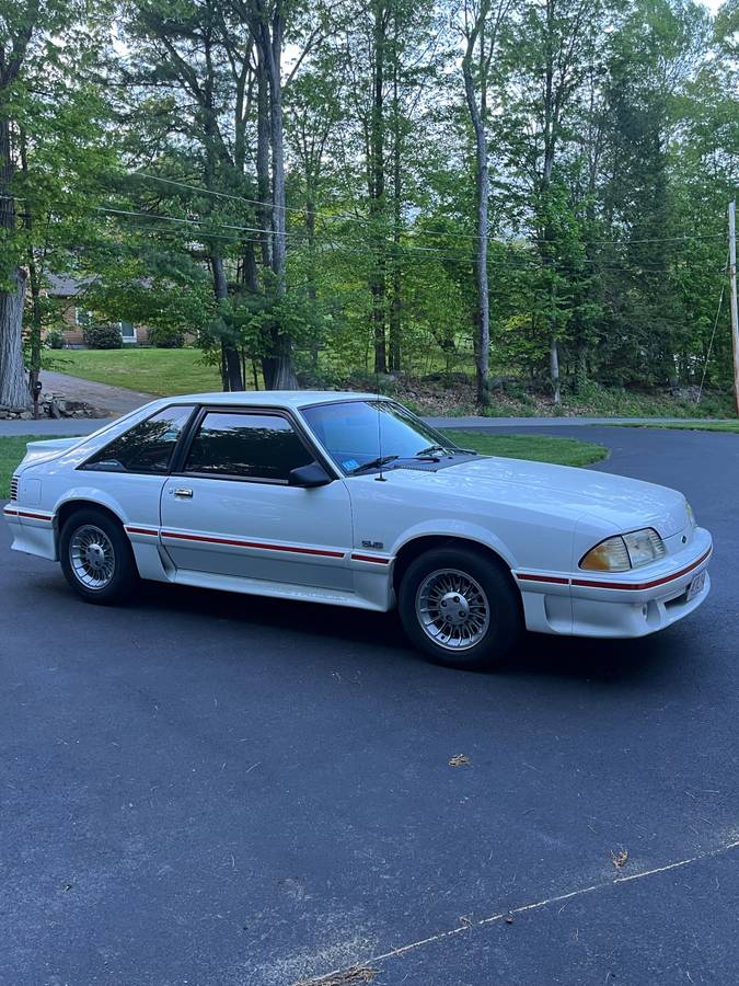 Ford-Mustang-1988-white-3