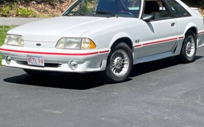 Ford Mustang  1988 white