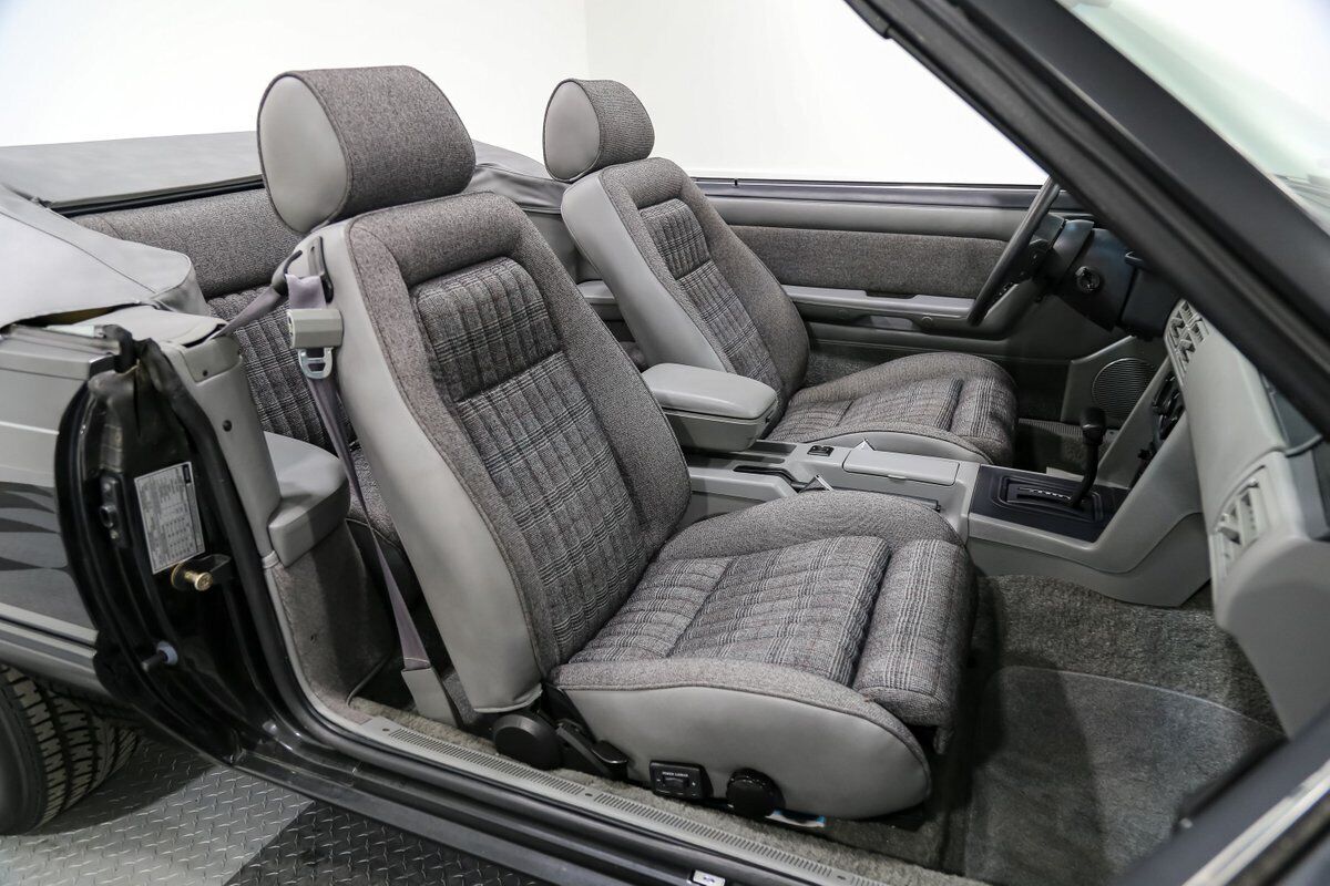 Ford-Mustang-1989-Convertible-20