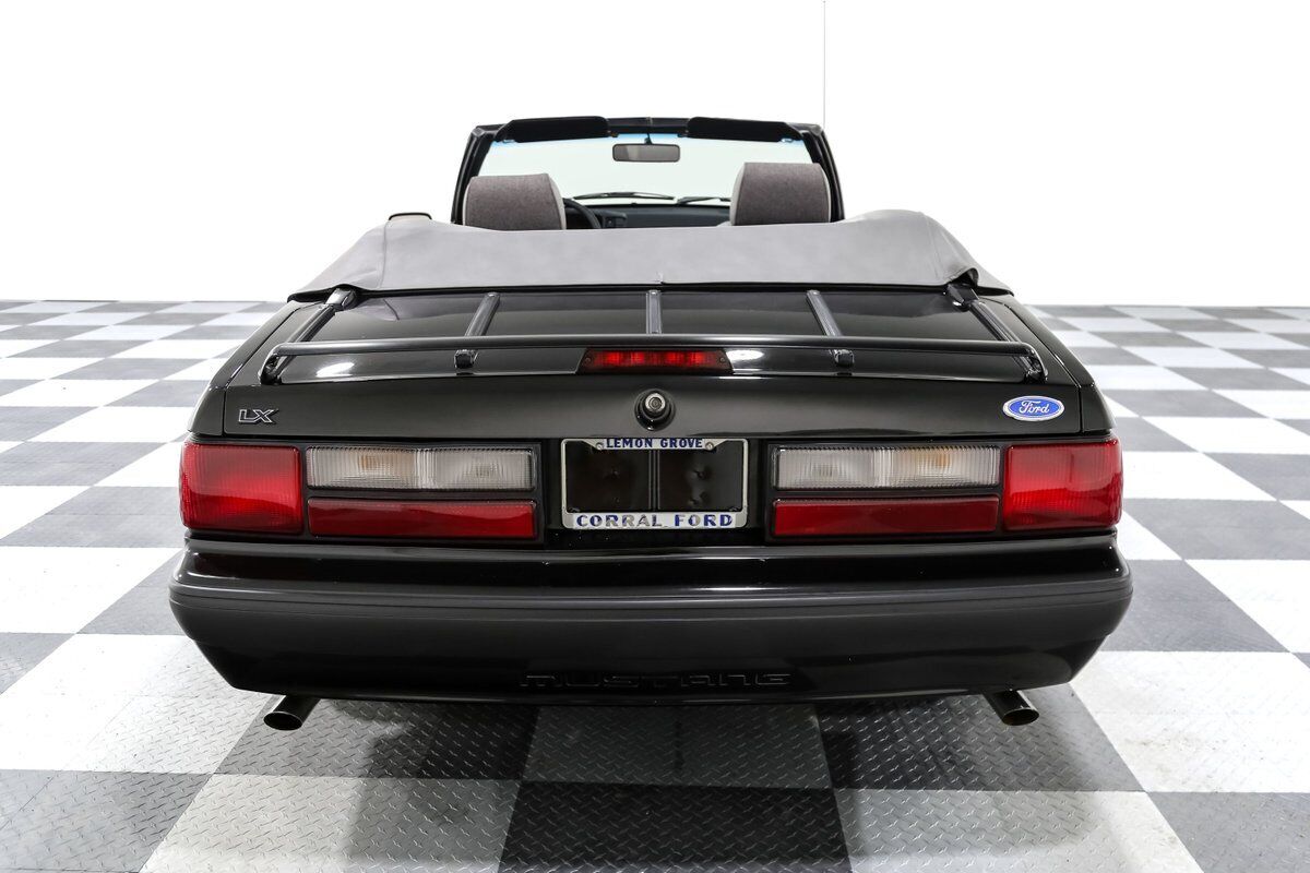 Ford-Mustang-1989-Convertible-8