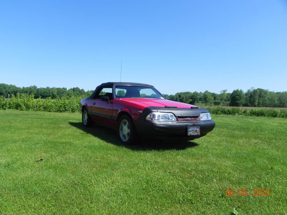 Ford Mustang  1991 red