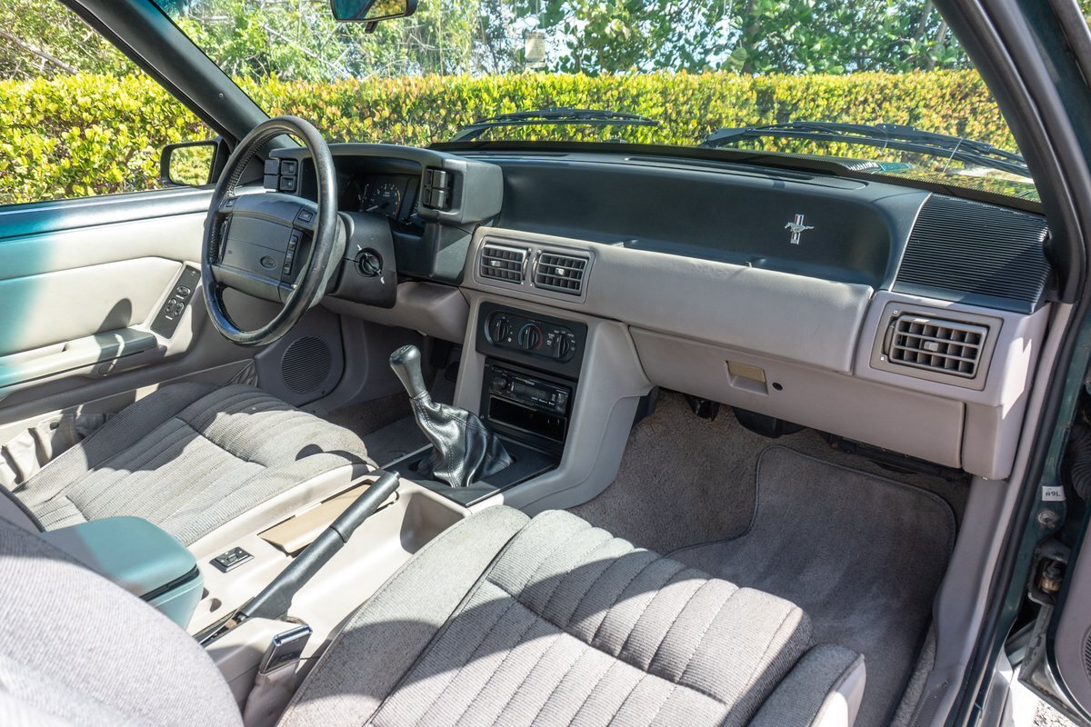 Ford-Mustang-1992-21