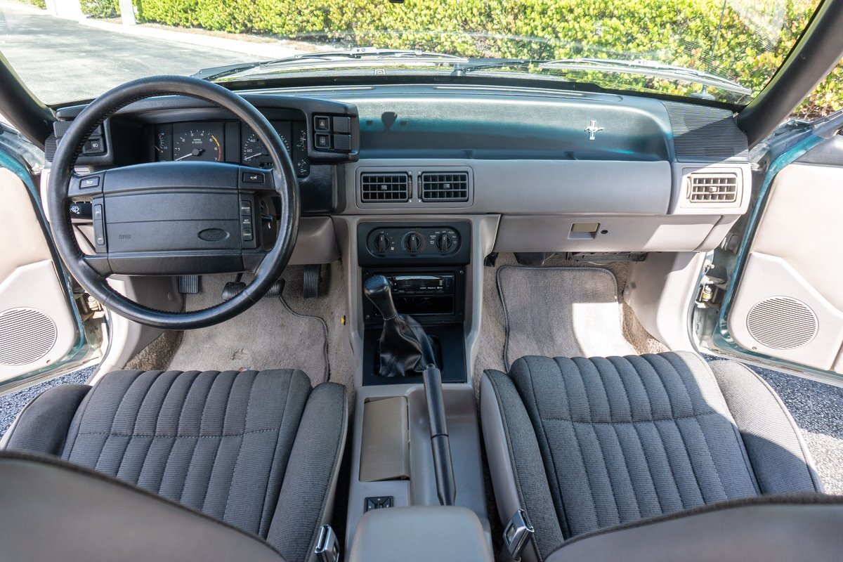 Ford-Mustang-1992-24