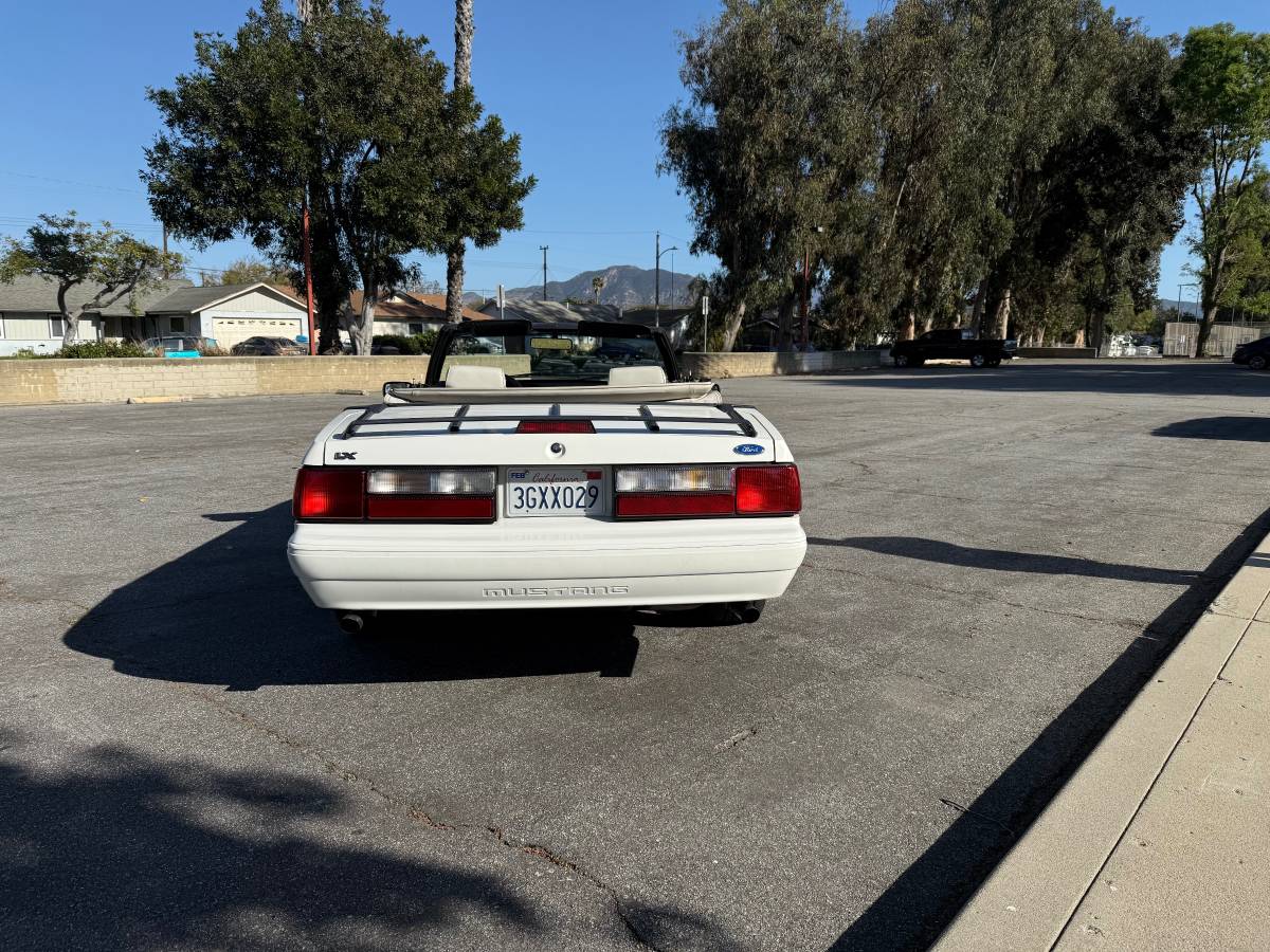 Ford-Mustang-1993-white-1
