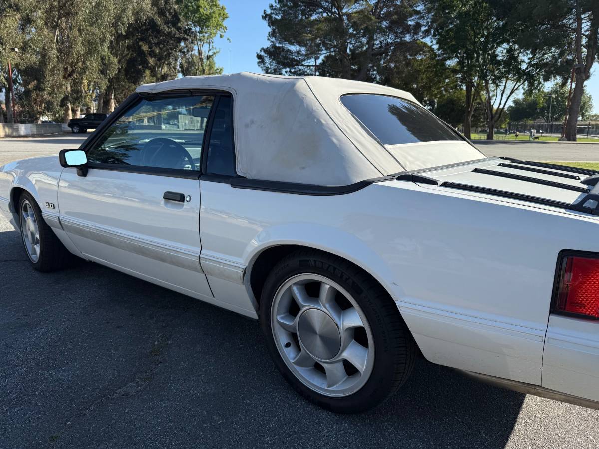 Ford-Mustang-1993-white-10