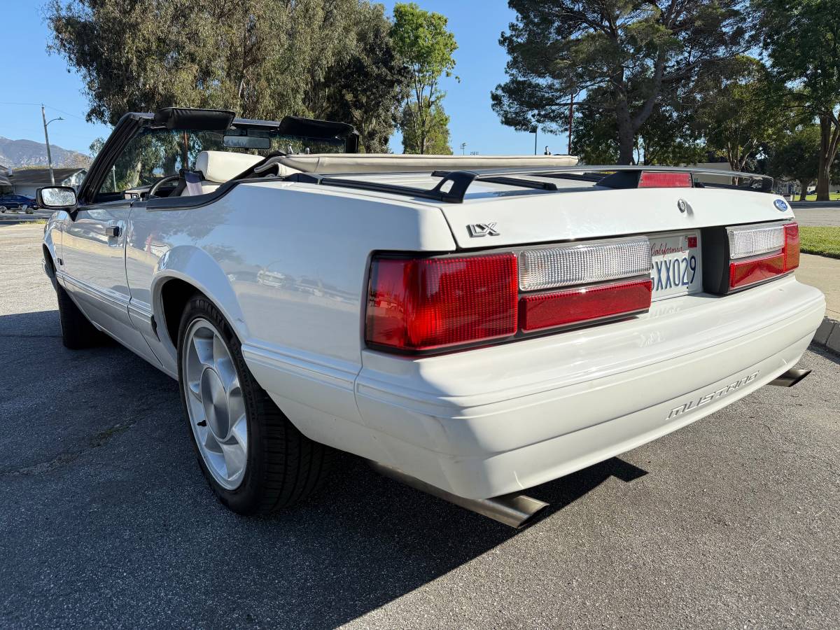 Ford-Mustang-1993-white-2