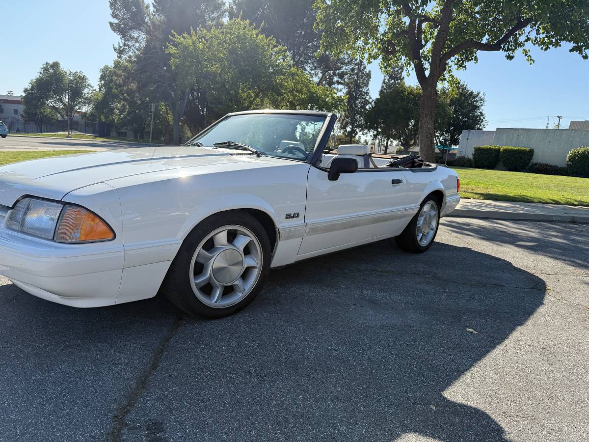 Ford-Mustang-1993-white-3