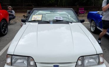 Ford Mustang  1993 white