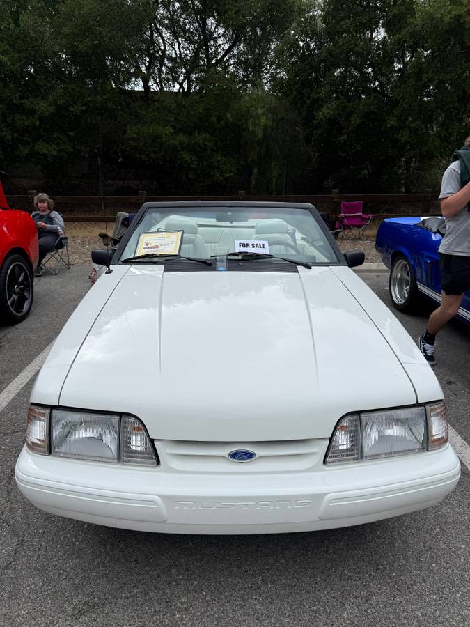 Ford Mustang  1993 white