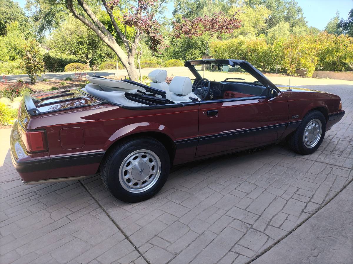 Ford-Mustang-5.0-convertible-1987-red-4
