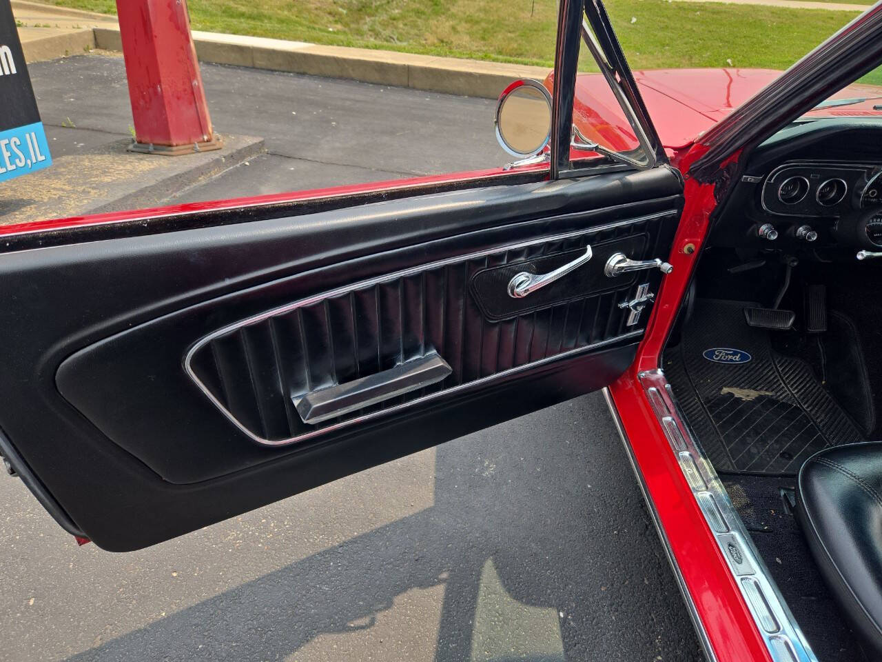 Ford-Mustang-Custom-Fastback-1965-Coupe-11