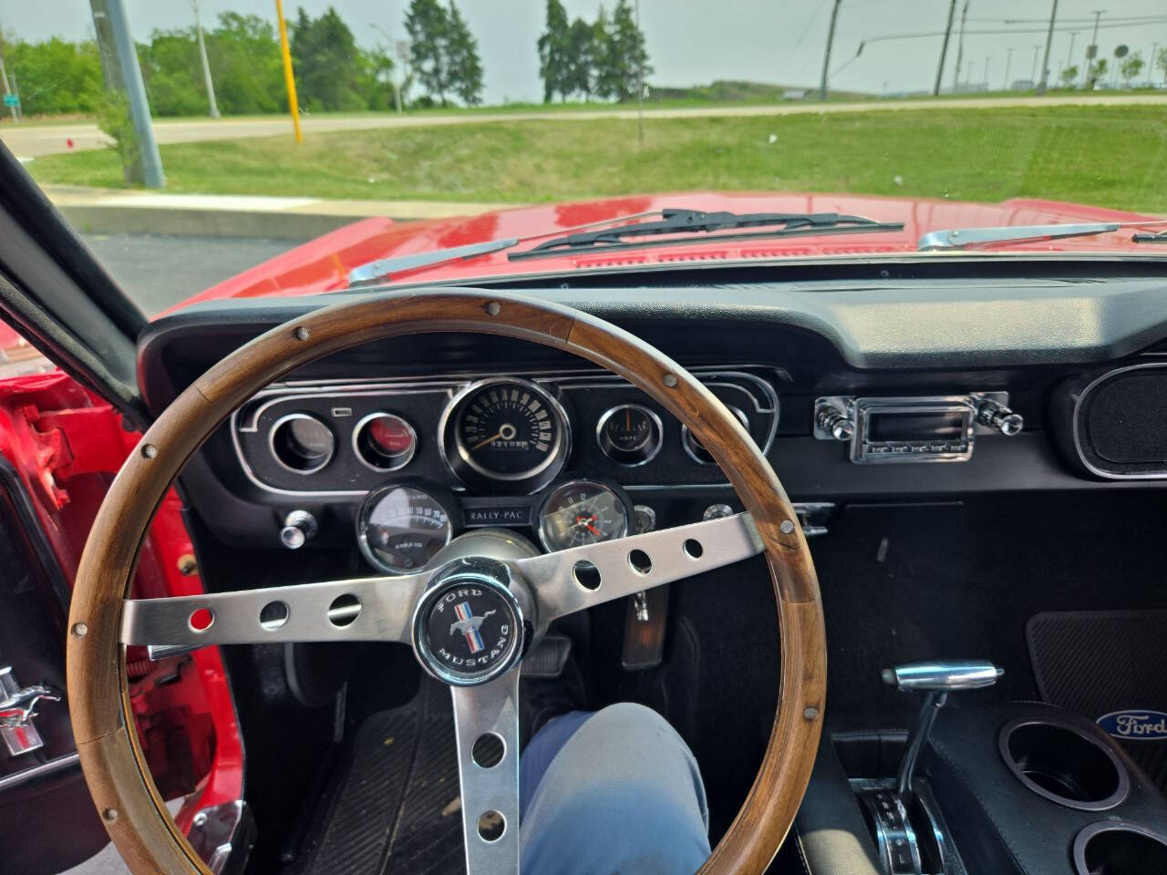 Ford-Mustang-Custom-Fastback-1965-Coupe-12