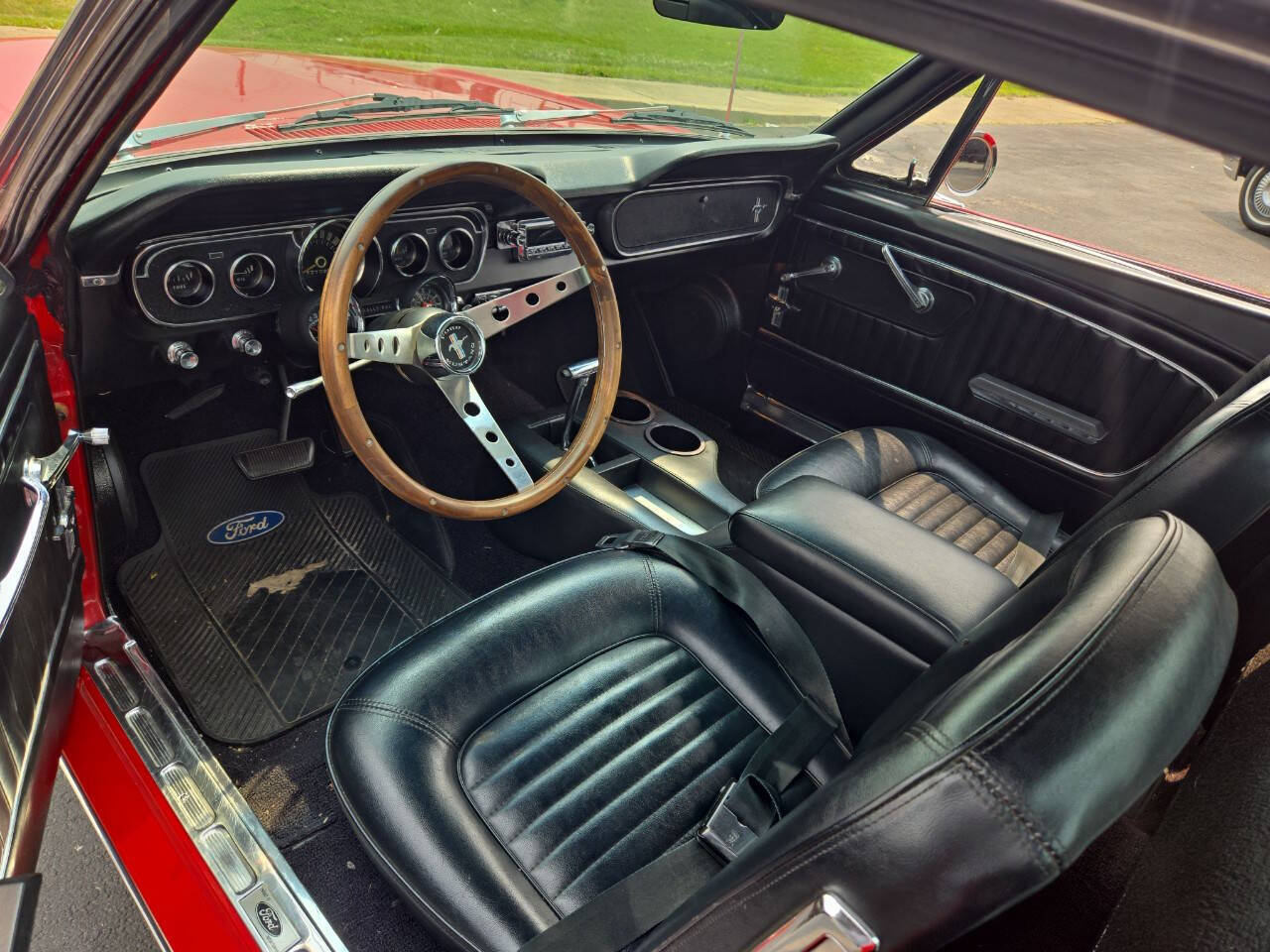 Ford-Mustang-Custom-Fastback-1965-Coupe-9